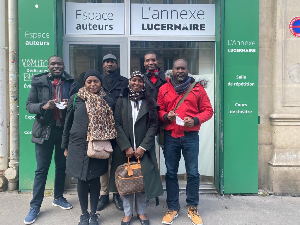 Le Docteur Kodjo pendant la rédaction d'un article en 2020